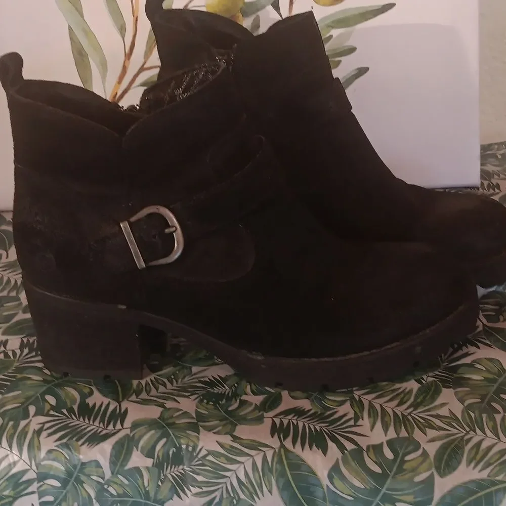 Born Booties. Bikercore. Country.